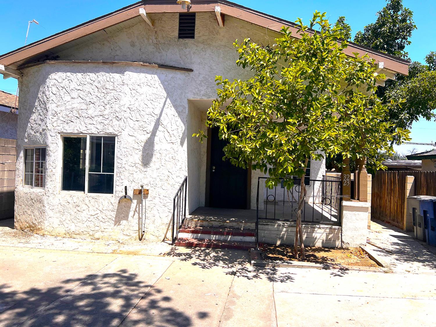 3223 E Madison Ave, Fresno, CA 93702