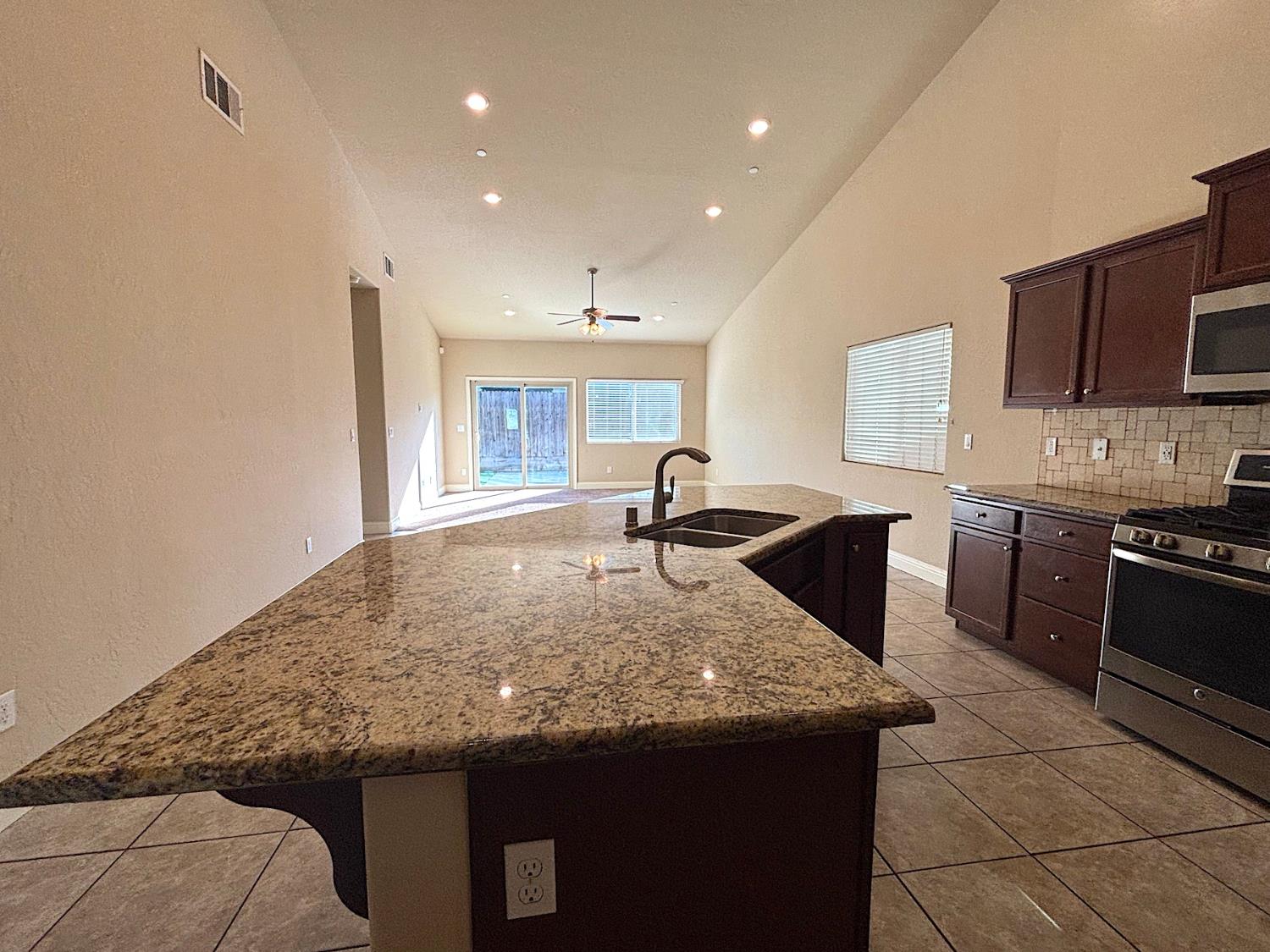 6248 E Farrin Ave, Fresno, CA 93727