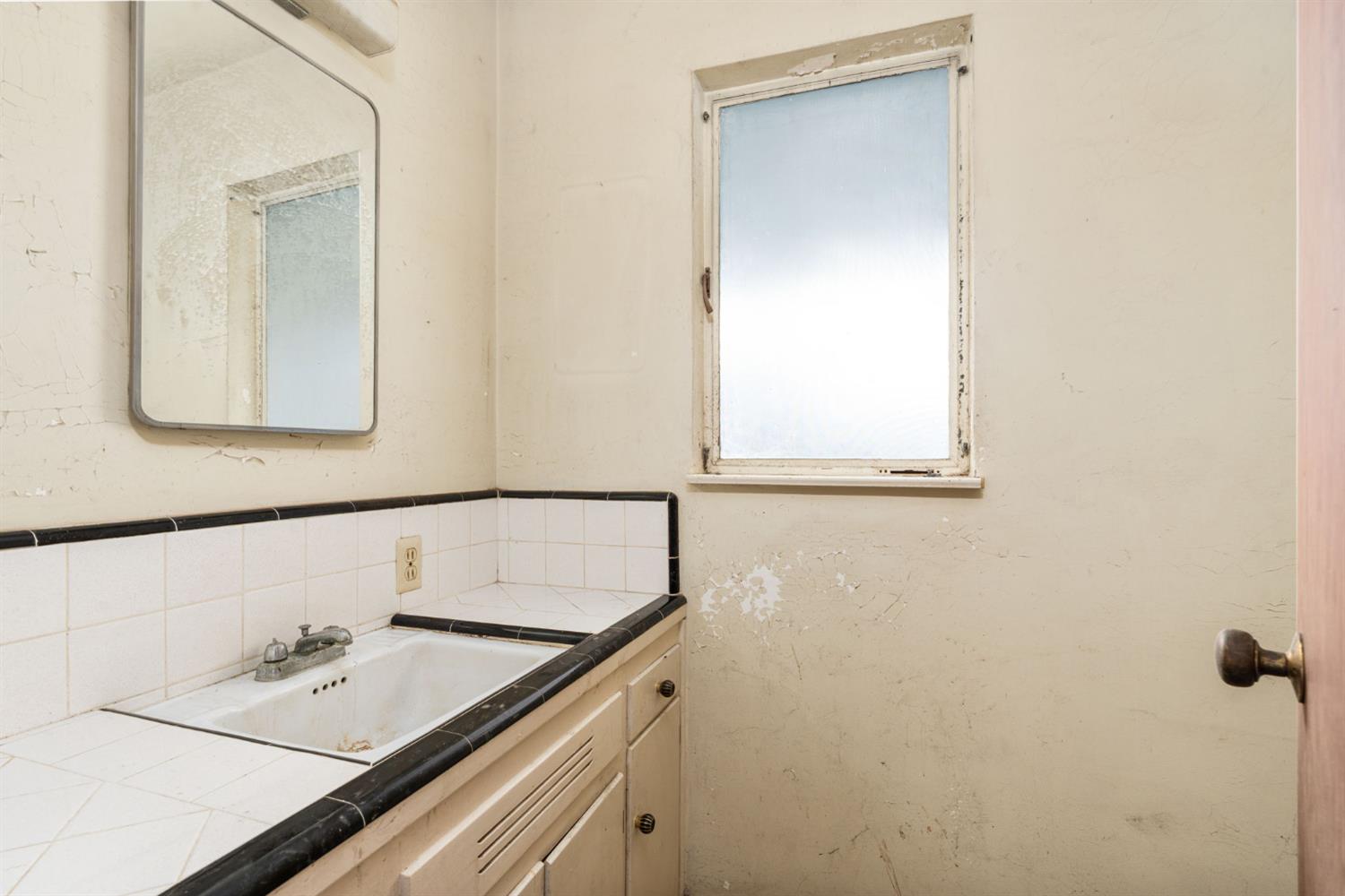 3314 E Swift Ave, Fresno, CA 93726