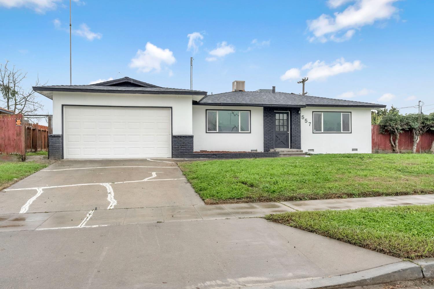 557 E Fantz Ave, Fresno, CA 93706