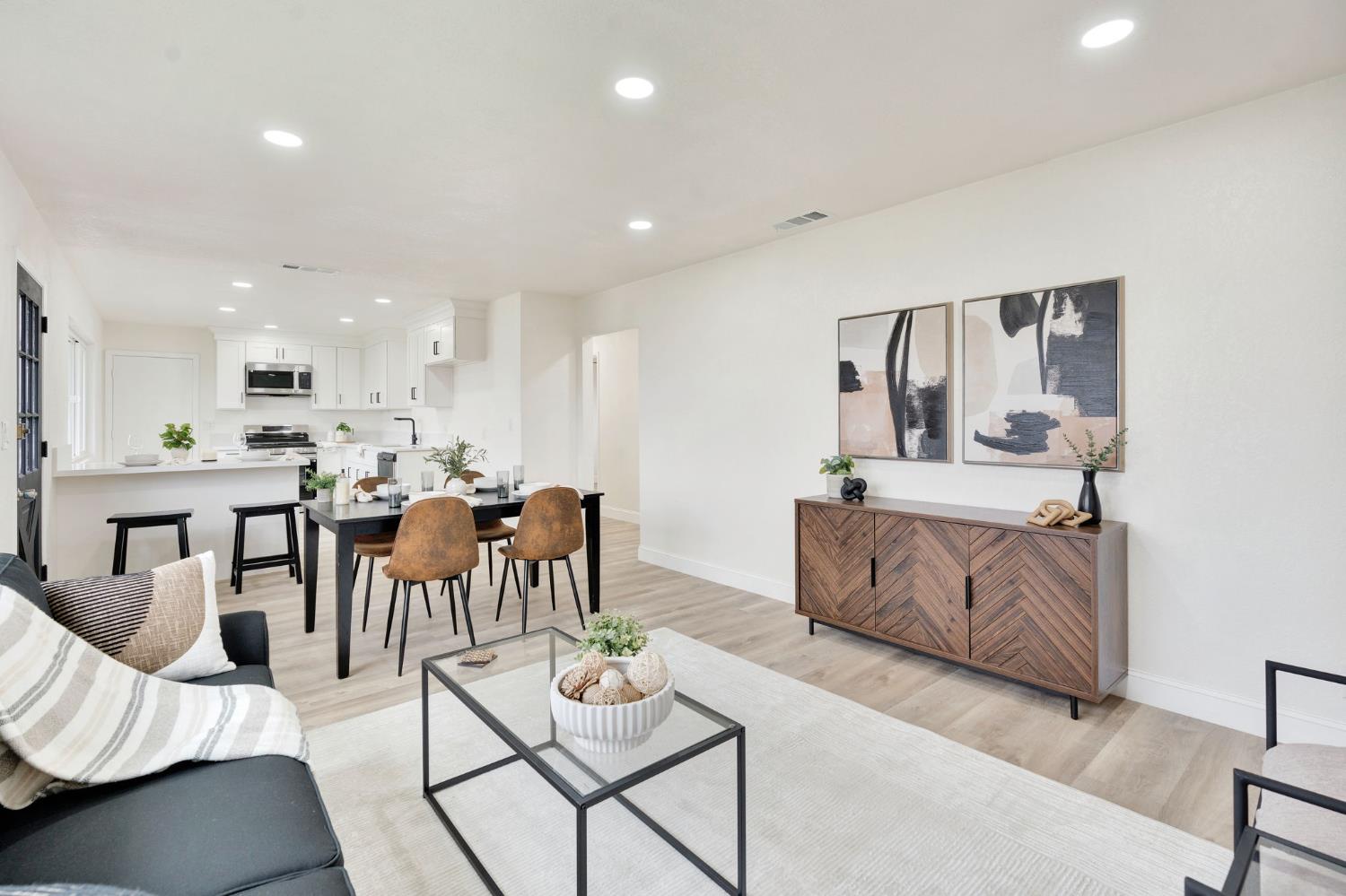 557 E Fantz Ave, Fresno, CA 93706