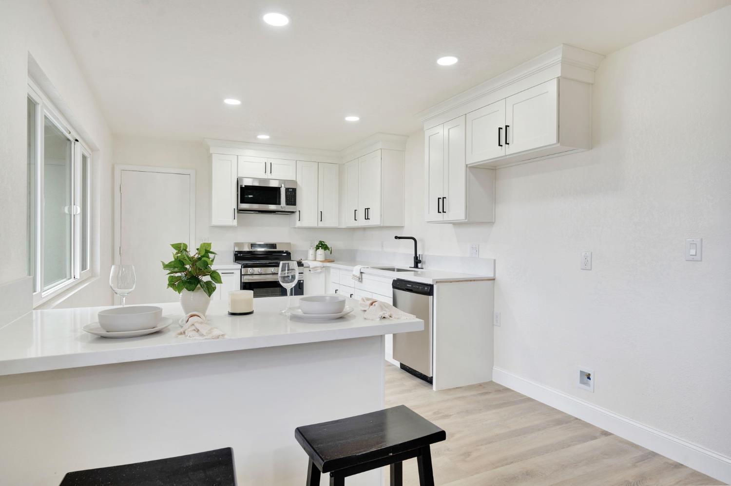 557 E Fantz Ave, Fresno, CA 93706