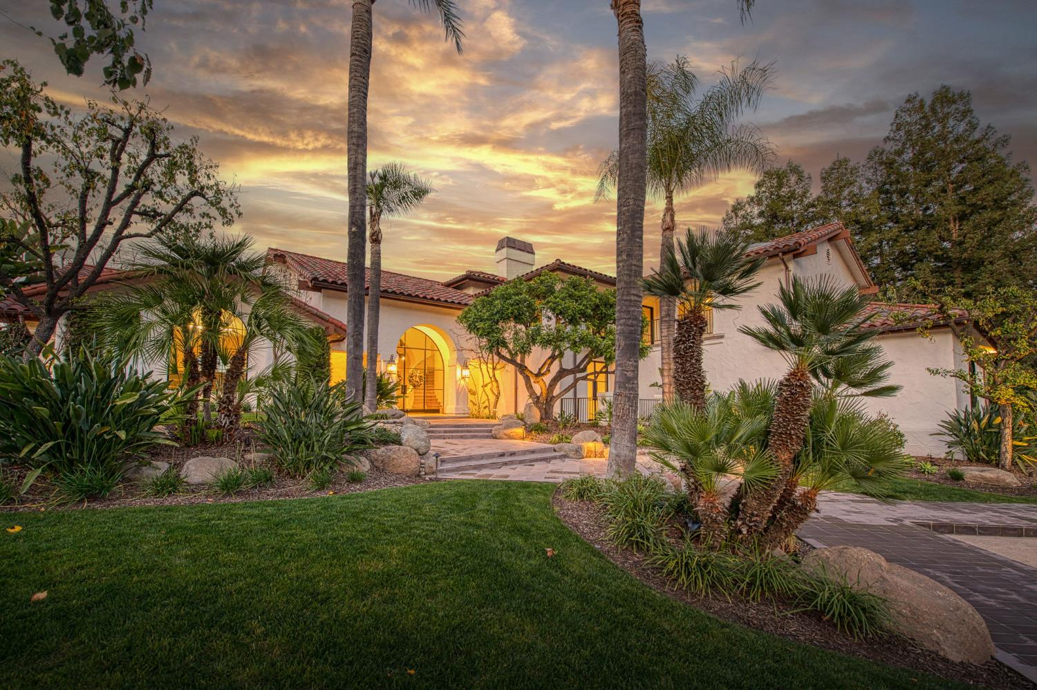 1530 W Moraga Rd, Fresno, CA 93711