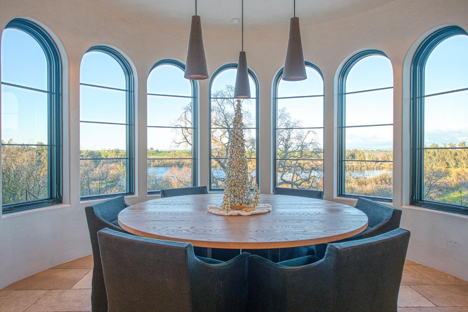 1530 W Moraga Rd, Fresno, CA 93711