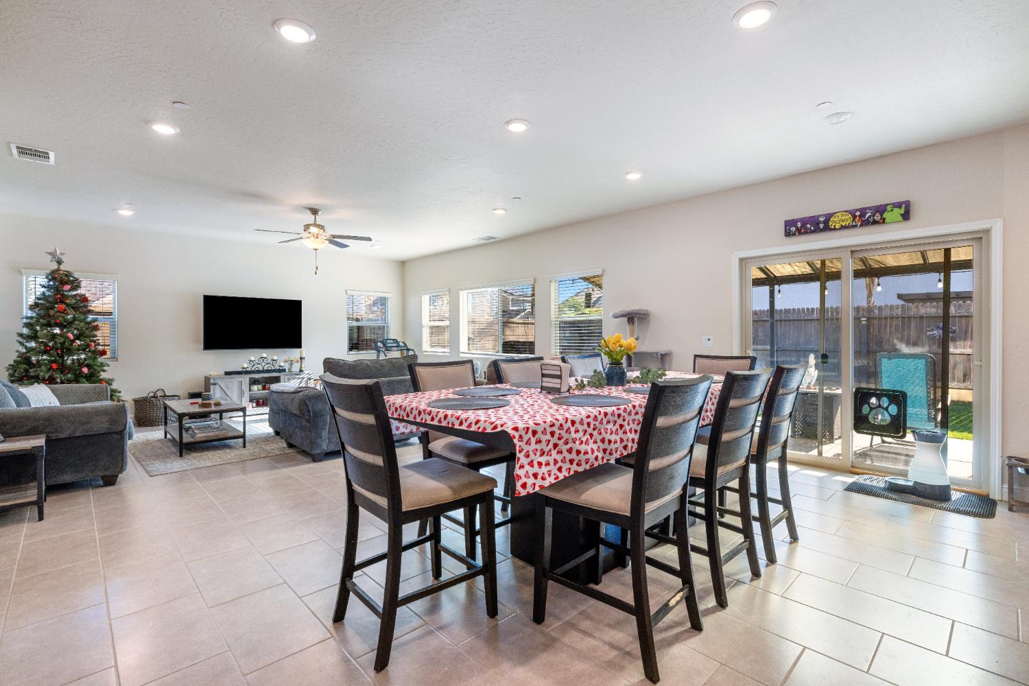 5265 W Lamona Ave, Fresno, CA 93722