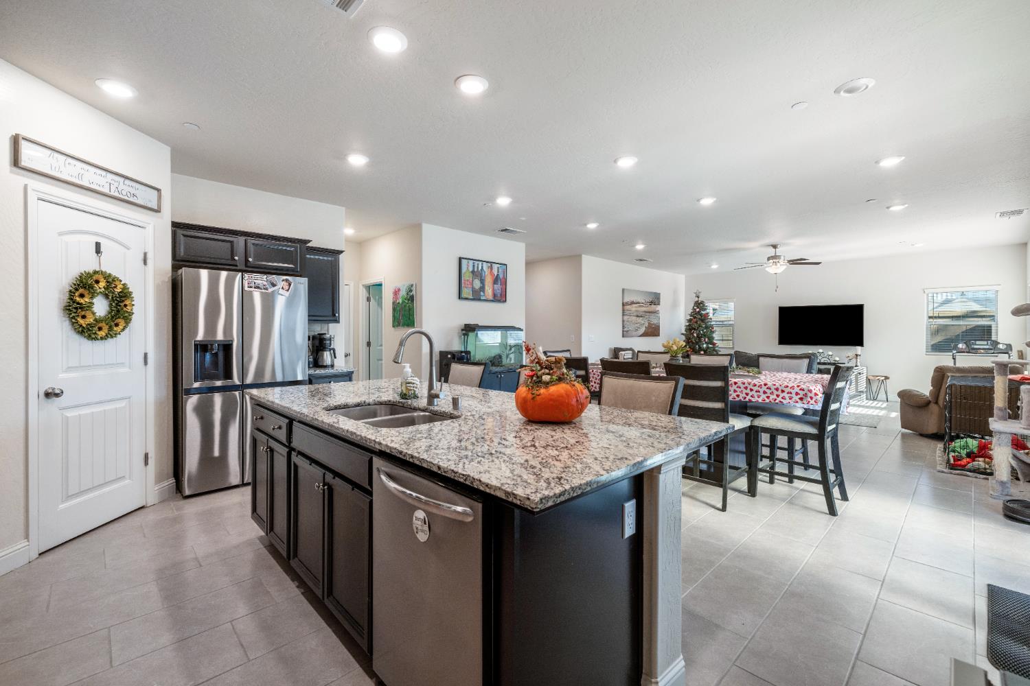 5265 W Lamona Ave, Fresno, CA 93722