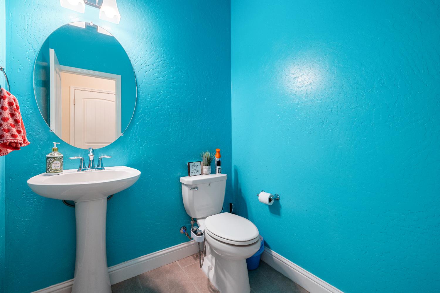 5265 W Lamona Ave, Fresno, CA 93722