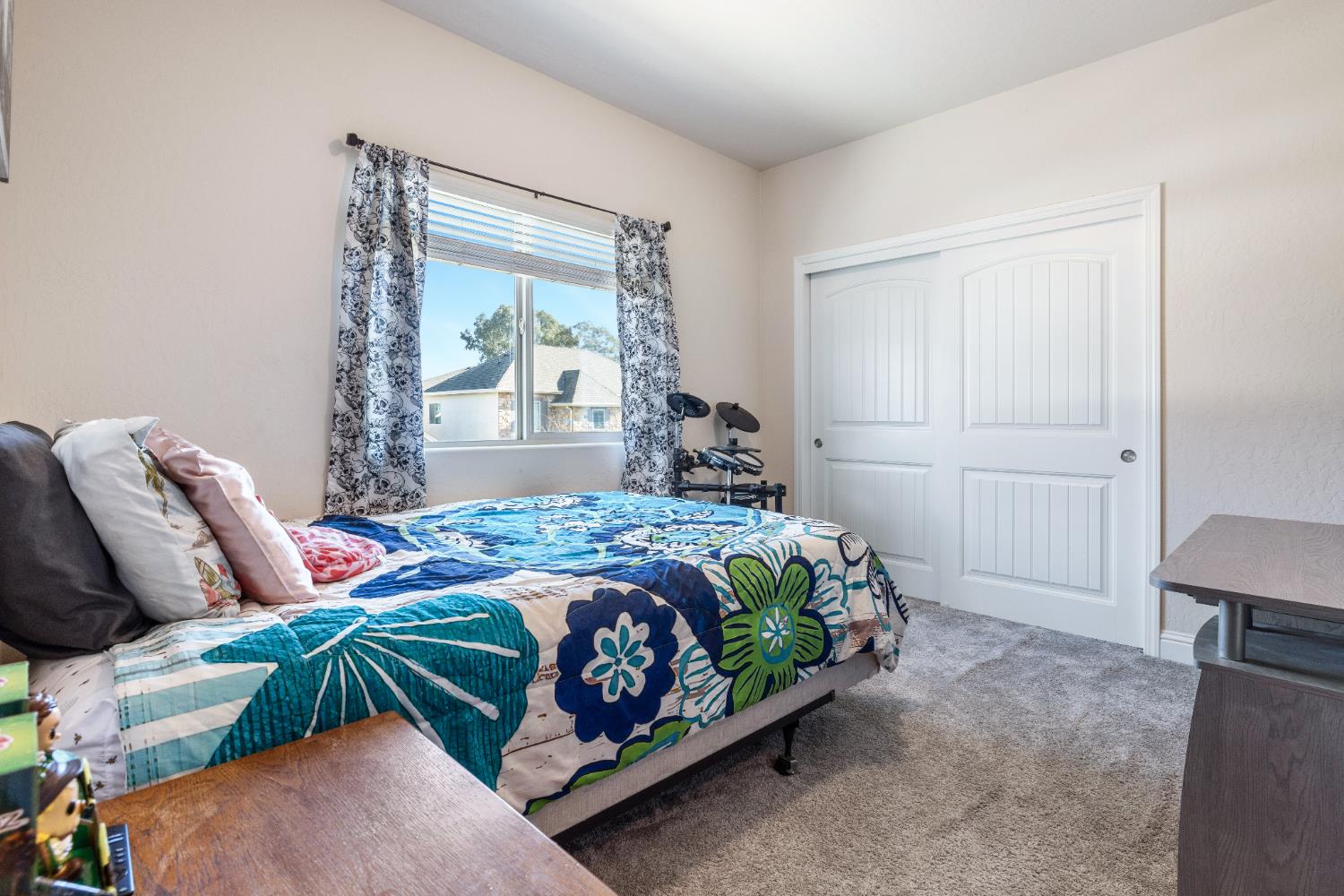 5265 W Lamona Ave, Fresno, CA 93722