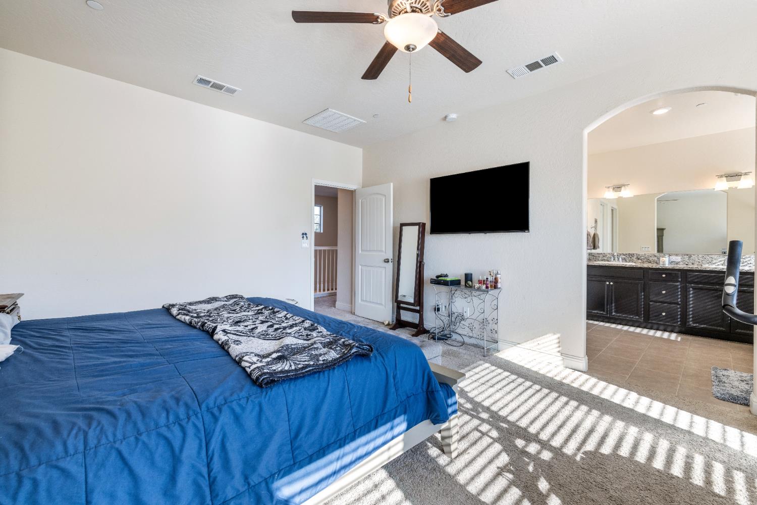 5265 W Lamona Ave, Fresno, CA 93722