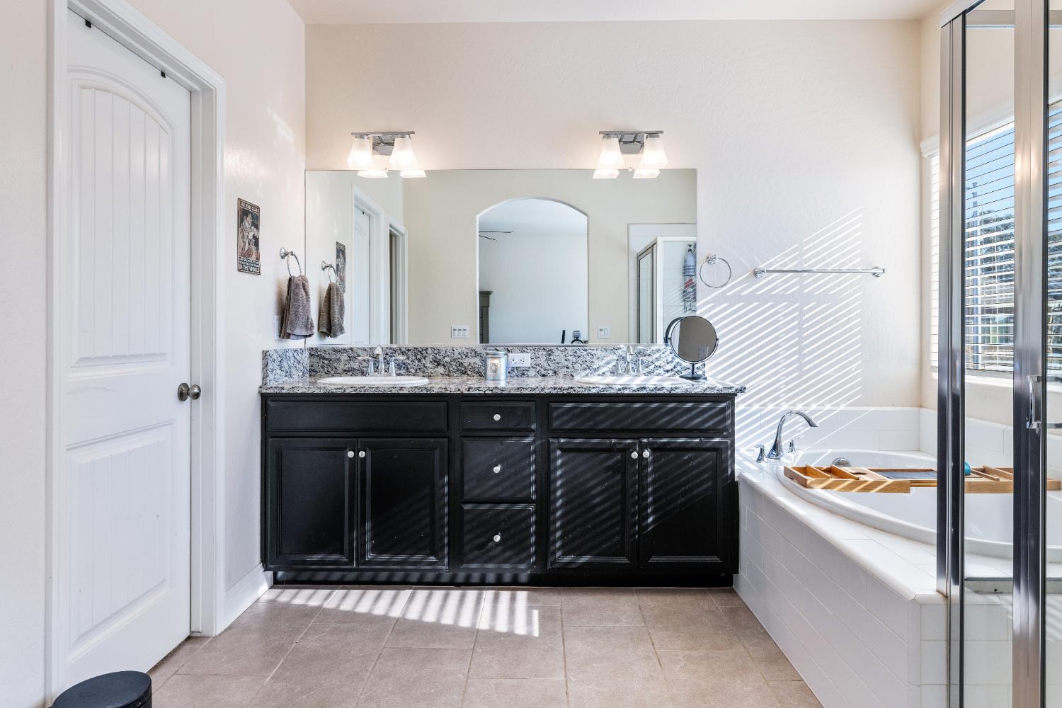 5265 W Lamona Ave, Fresno, CA 93722