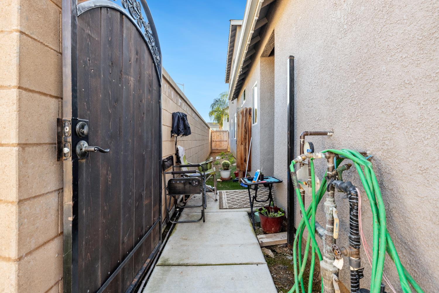 5265 W Lamona Ave, Fresno, CA 93722