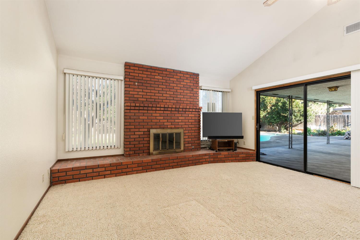 1544 E Jordan Ave, Fresno, CA 93720