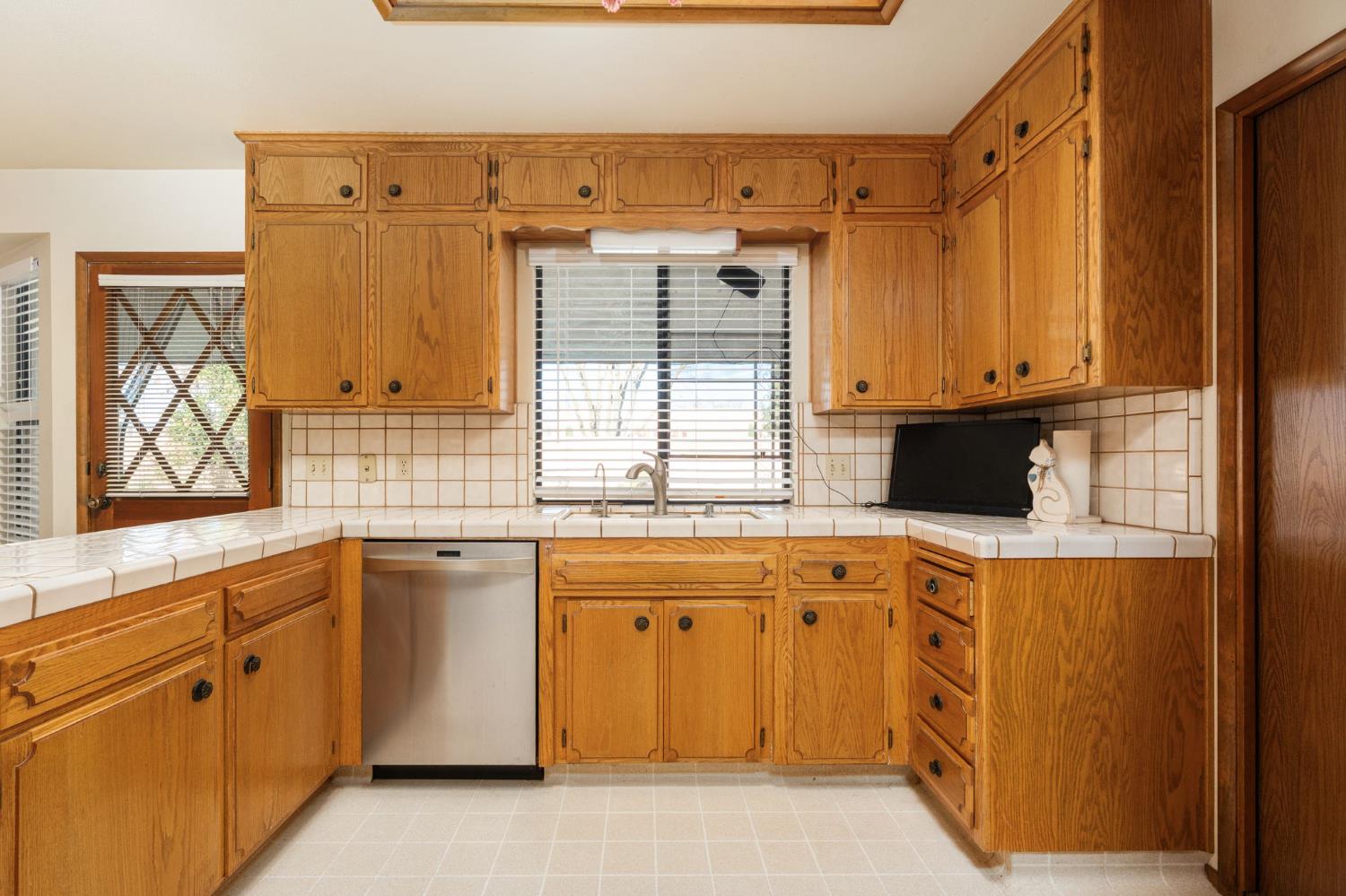 1544 E Jordan Ave, Fresno, CA 93720