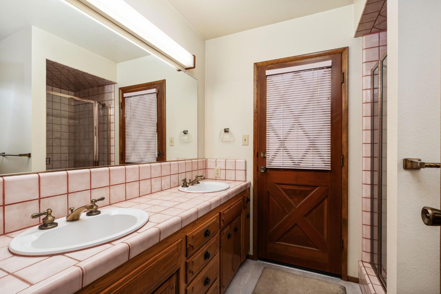 1544 E Jordan Ave, Fresno, CA 93720