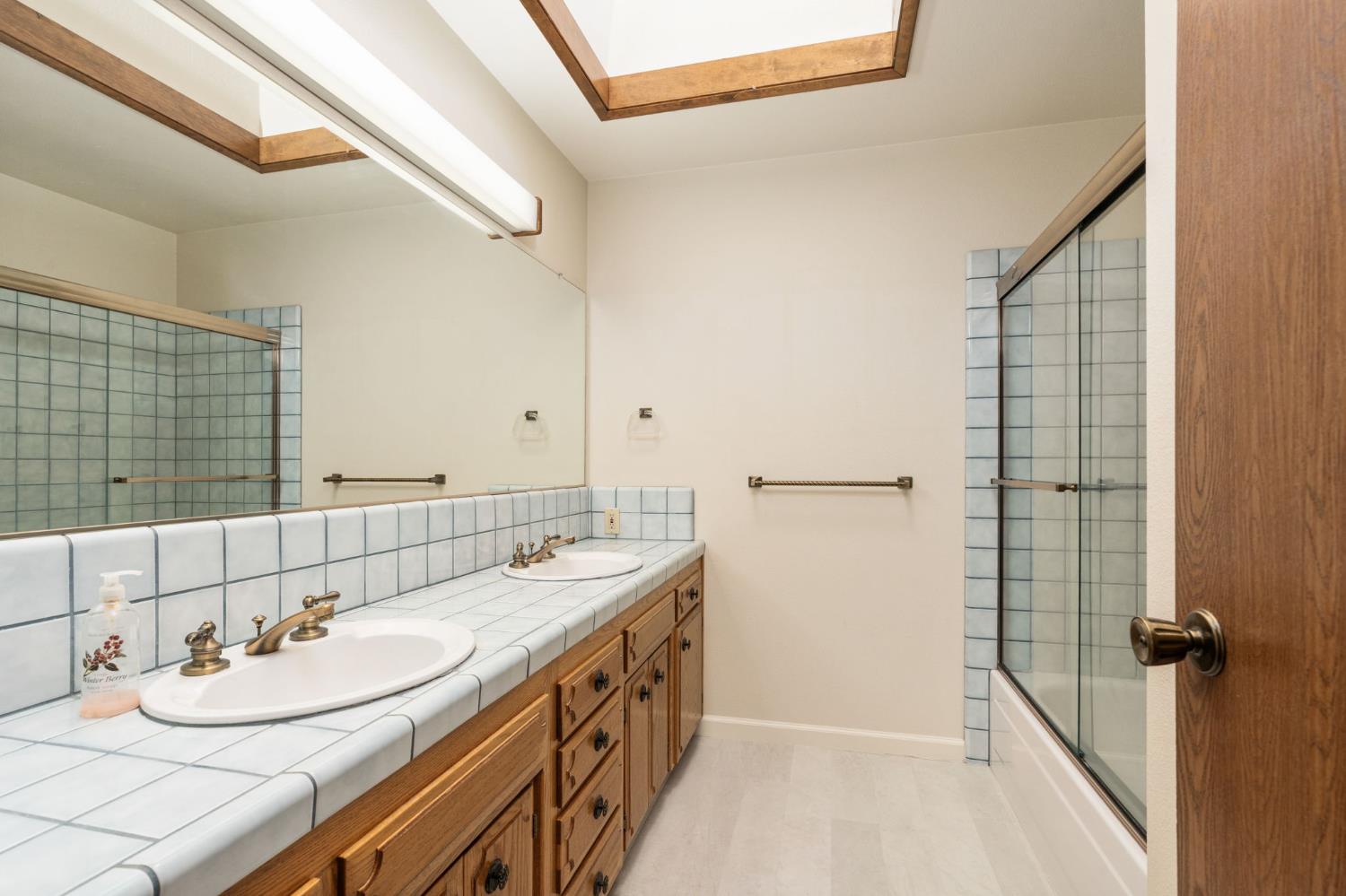 1544 E Jordan Ave, Fresno, CA 93720