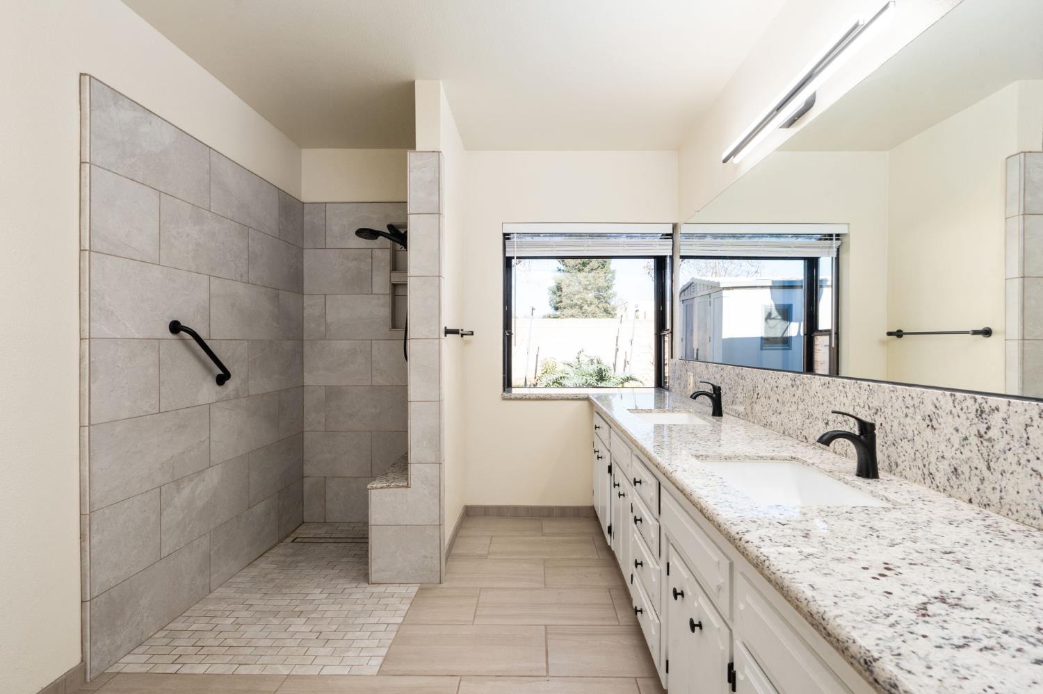 1544 E Jordan Ave, Fresno, CA 93720