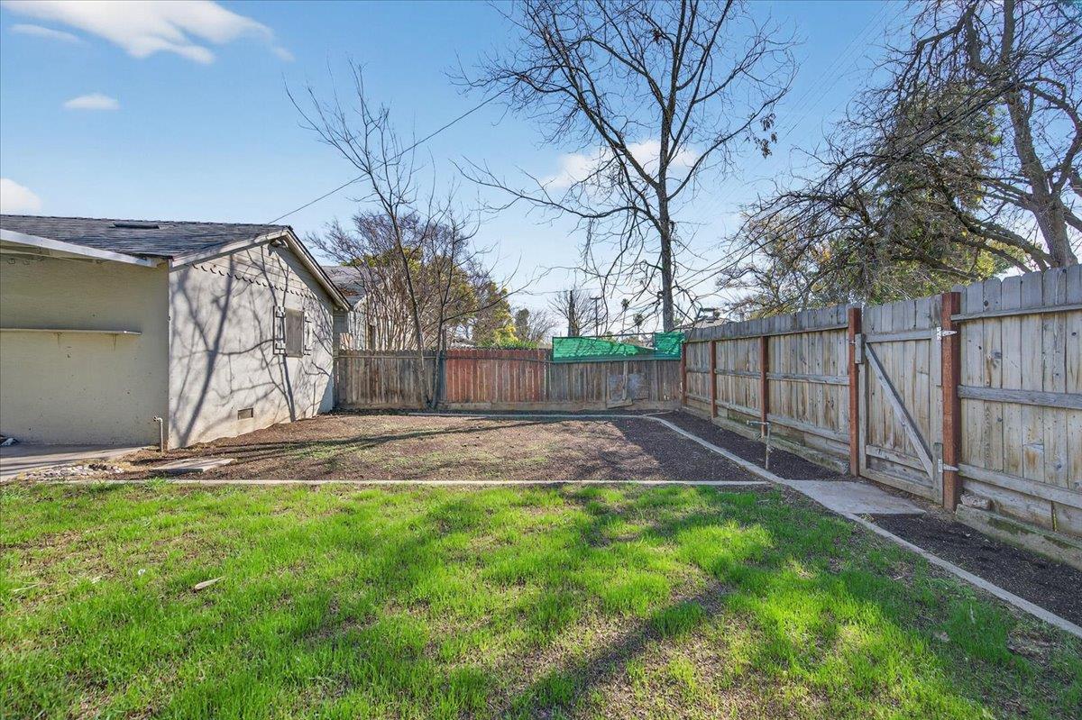 1146 E Cortland, Fresno, CA 93704