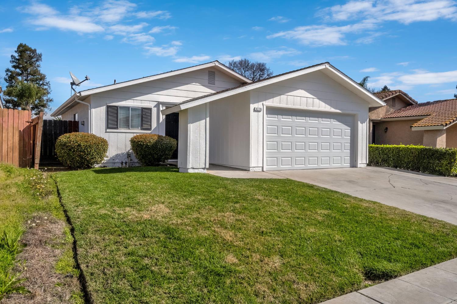 4376 W Cardiff Ave, Fresno, CA 93722