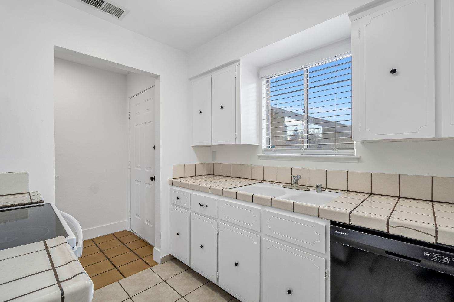 4376 W Cardiff Ave, Fresno, CA 93722