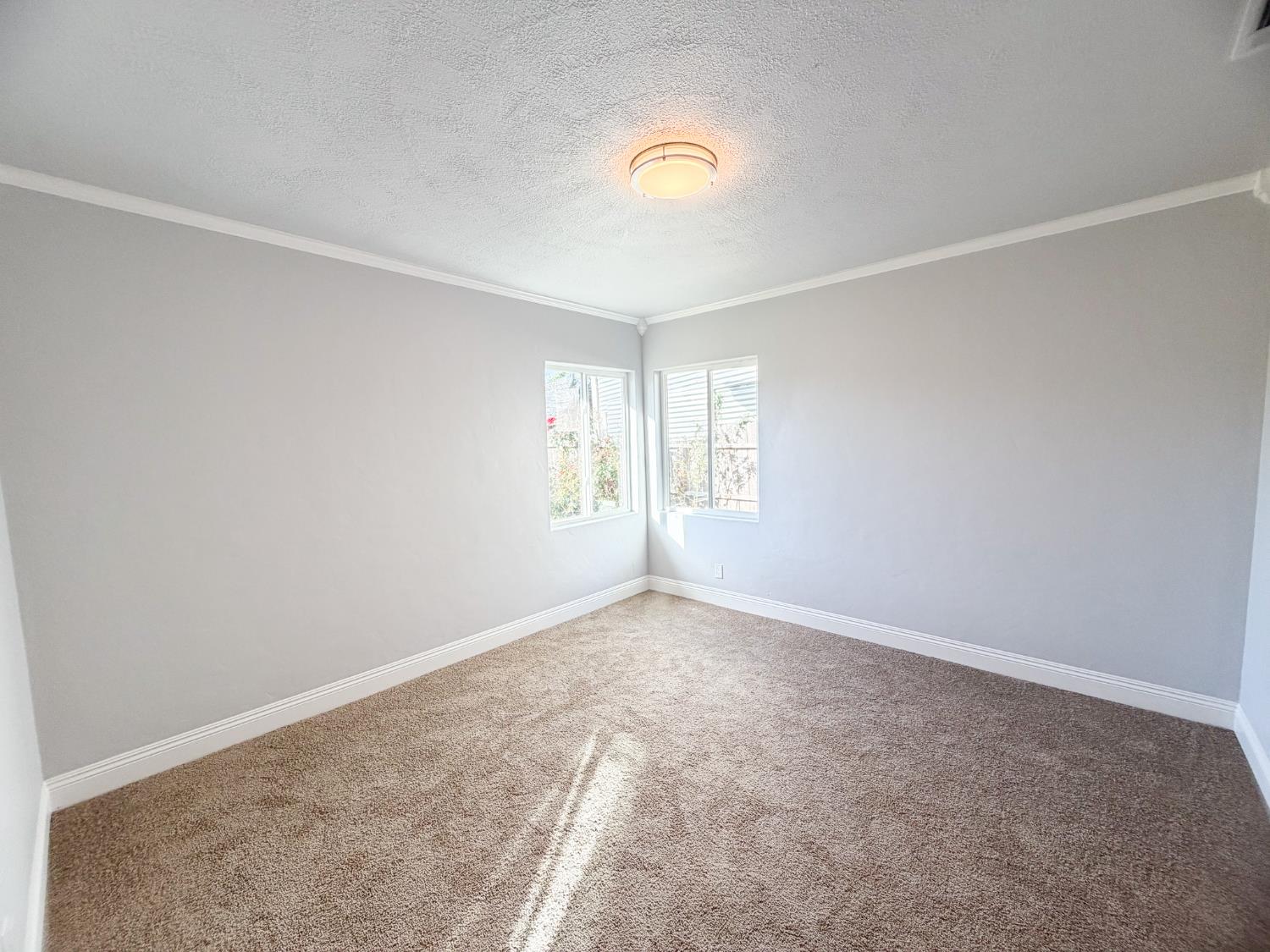 3812 E Clinton Ave, Fresno, CA 93703