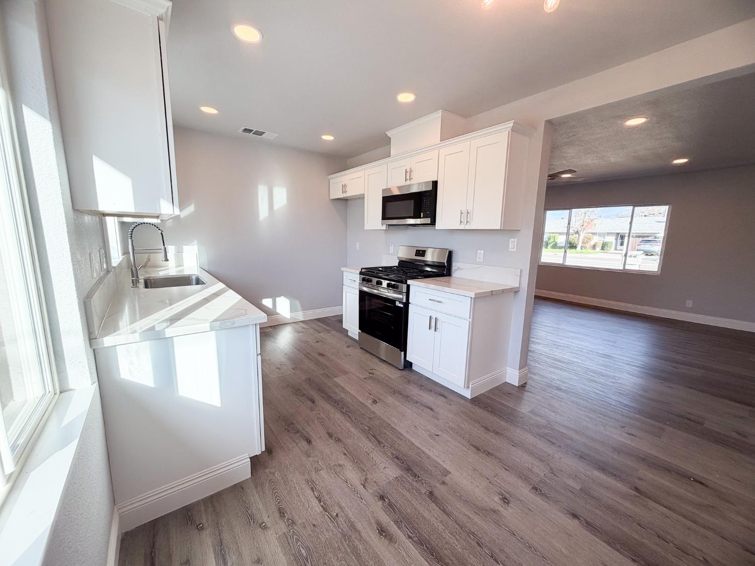 3812 E Clinton Ave, Fresno, CA 93703