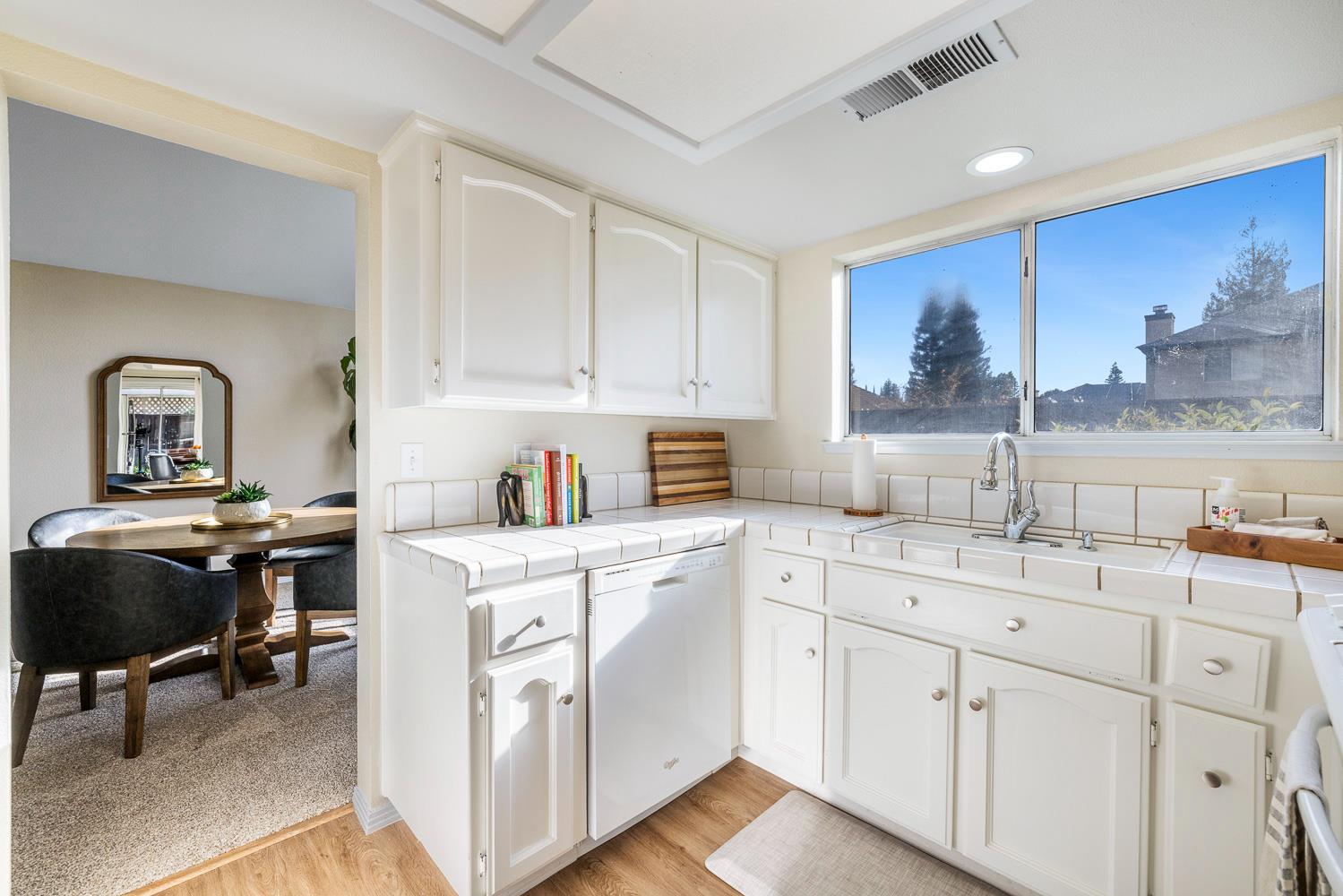 805 E Buckhill Rd, Fresno, CA 93720