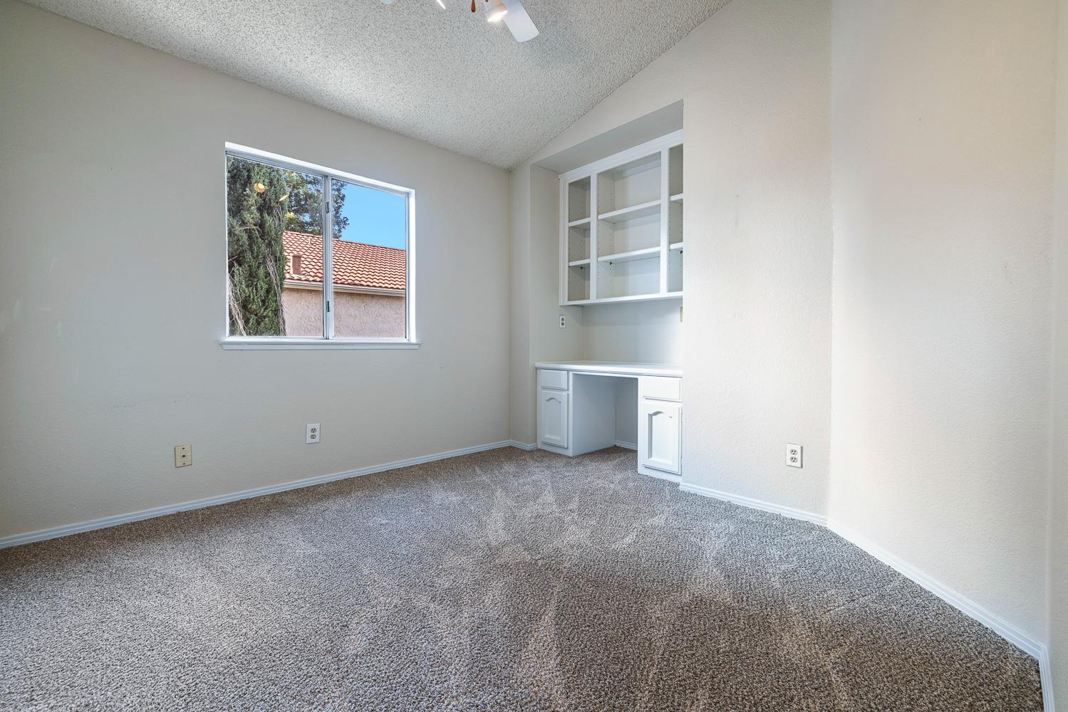 805 E Buckhill Rd, Fresno, CA 93720