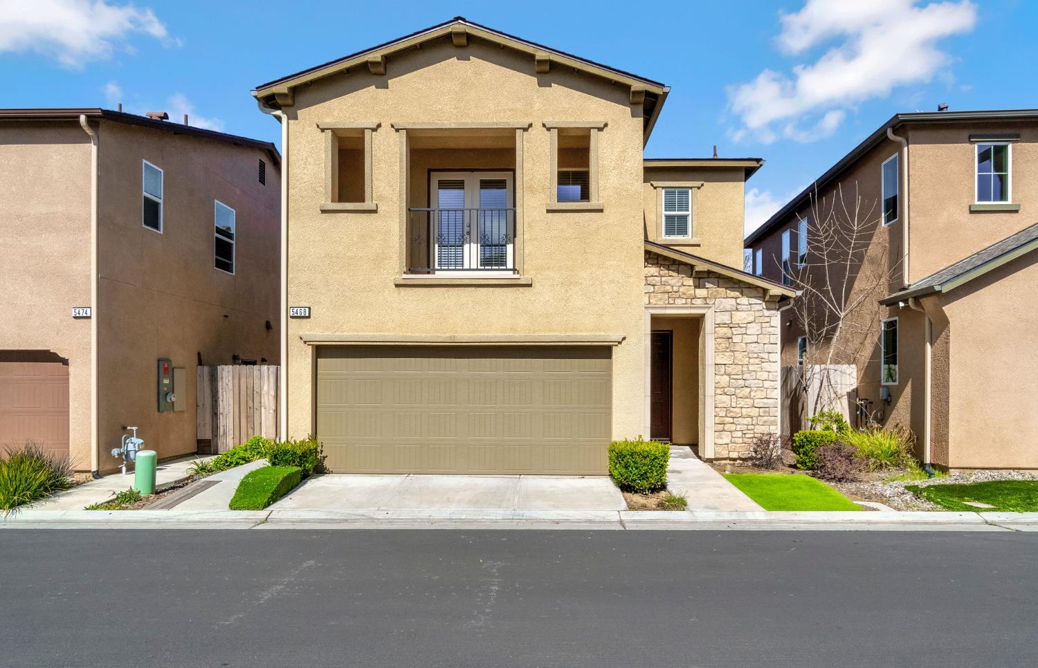 5468 W Santa Barbara Dr, Fresno, CA 93722