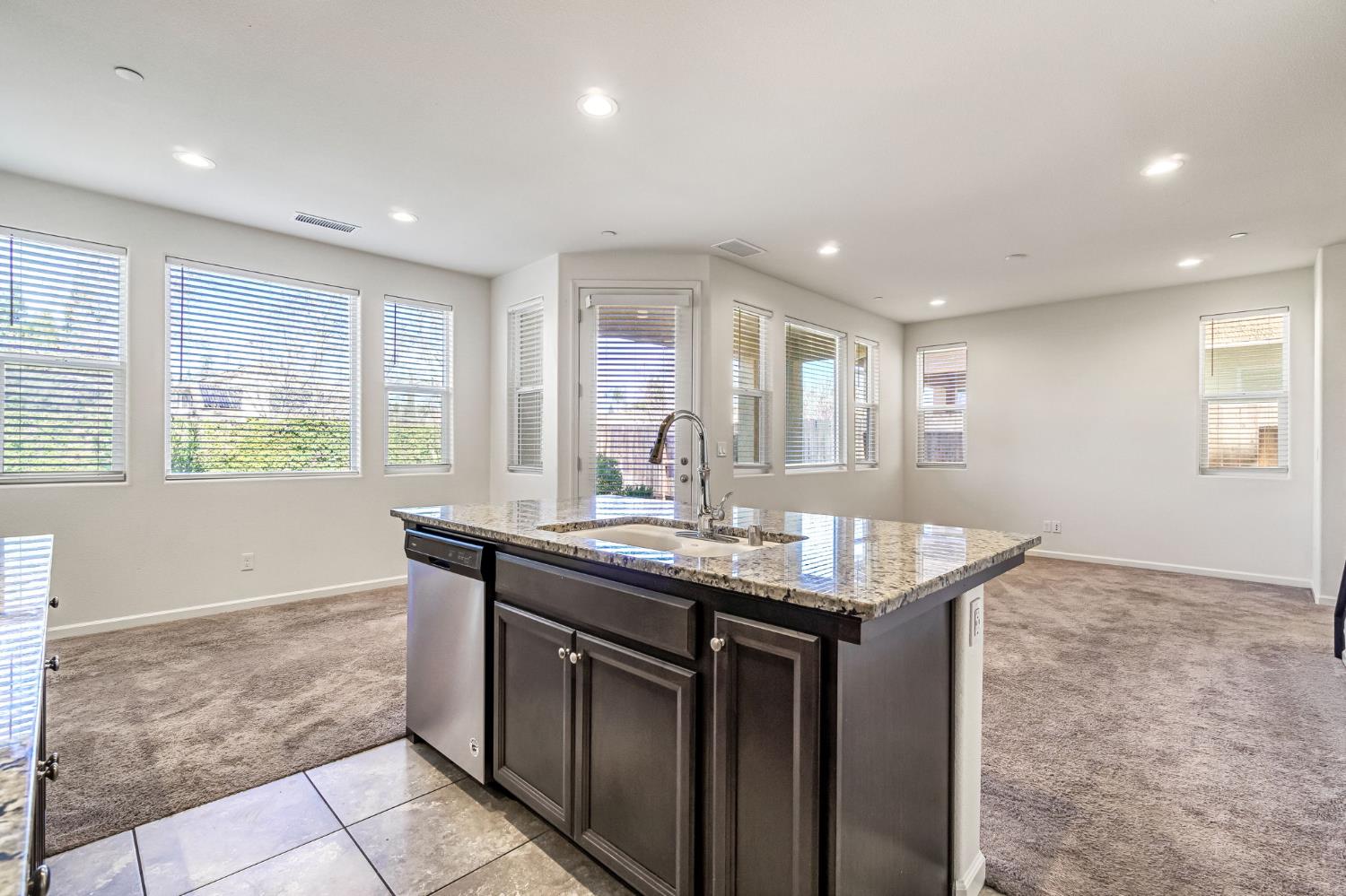 5468 W Santa Barbara Dr, Fresno, CA 93722