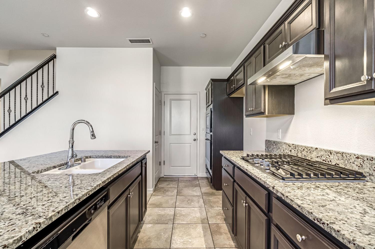 5468 W Santa Barbara Dr, Fresno, CA 93722