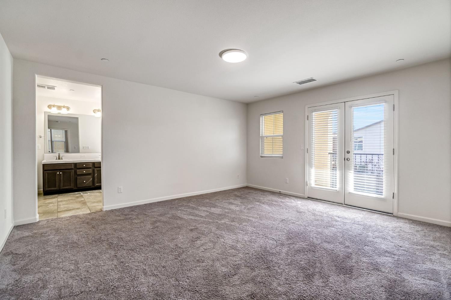 5468 W Santa Barbara Dr, Fresno, CA 93722