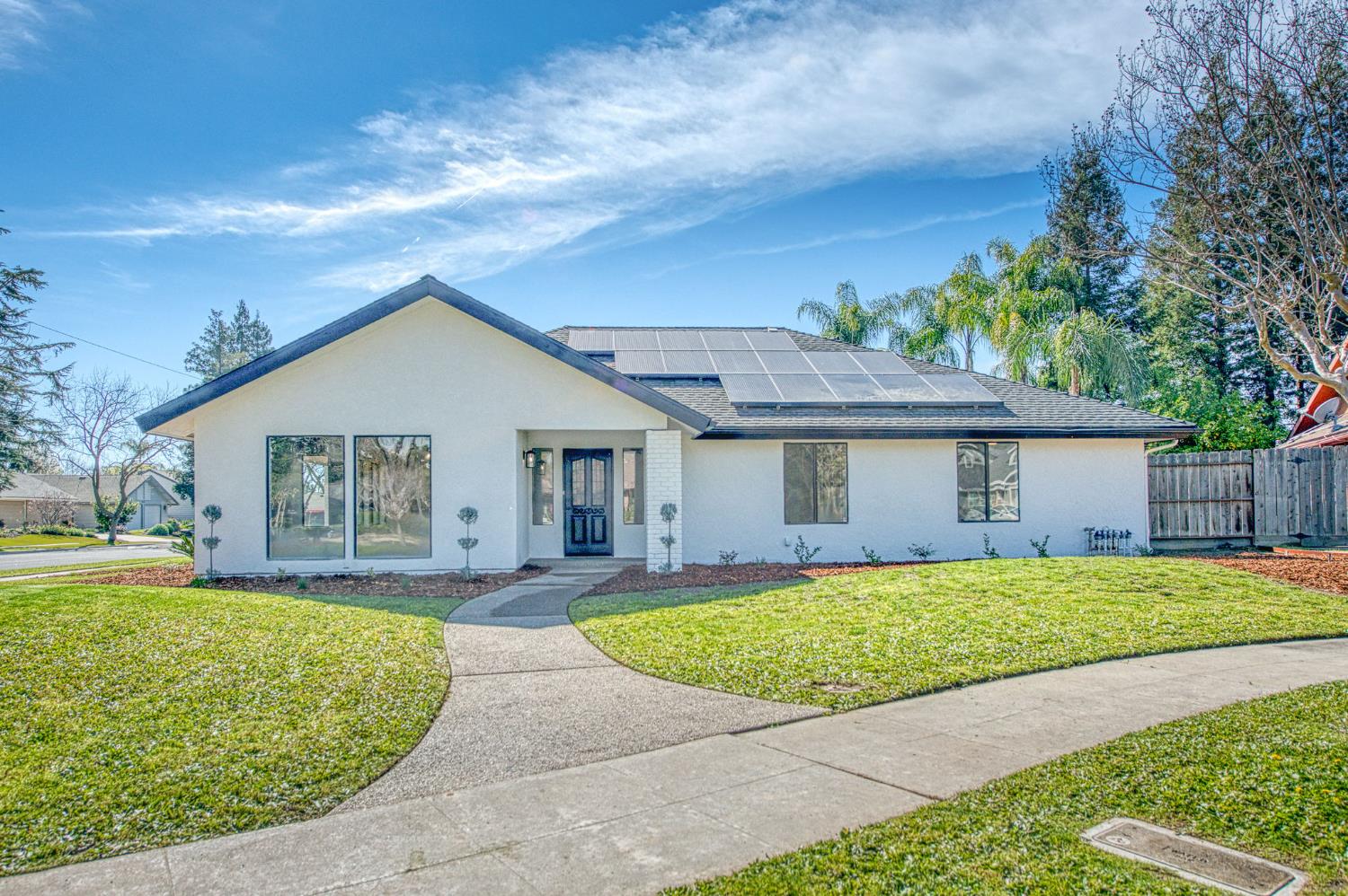 8453 N 1St St, Fresno, CA 93720