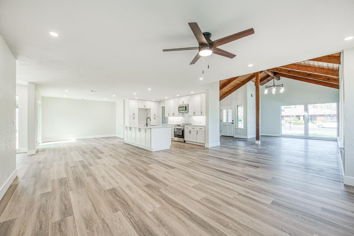 8453 N 1St St, Fresno, CA 93720