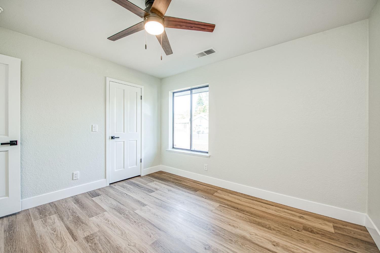 8453 N 1St St, Fresno, CA 93720