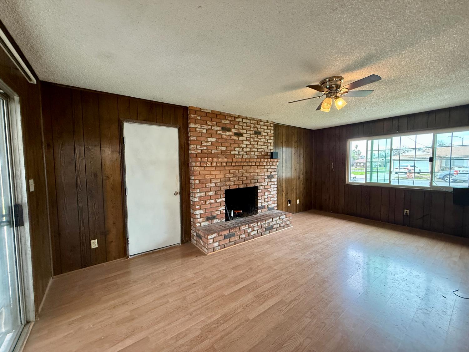 4382 N Crystal Ave, Fresno, CA 93705