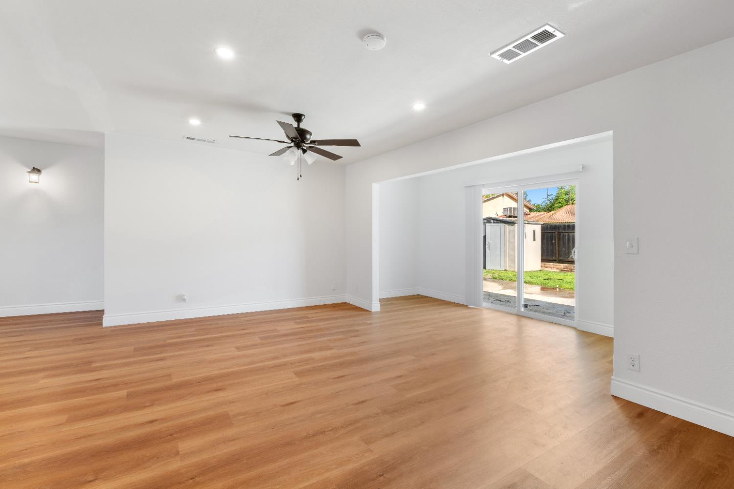 5167 E Dwight Way, Fresno, CA 93727