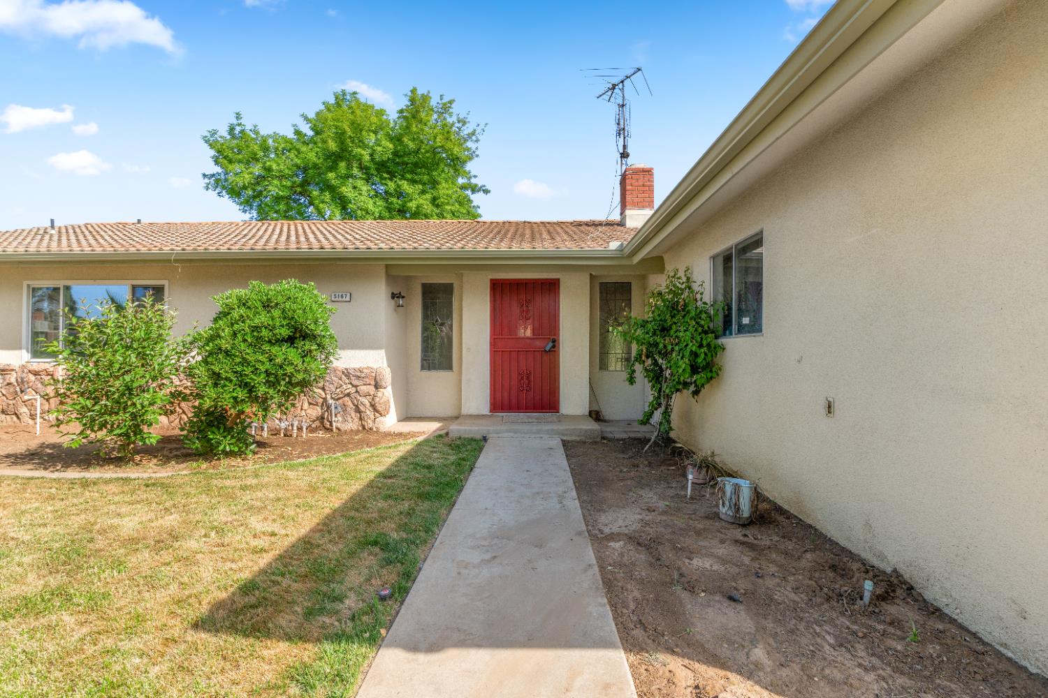 5167 E Dwight Way, Fresno, CA 93727