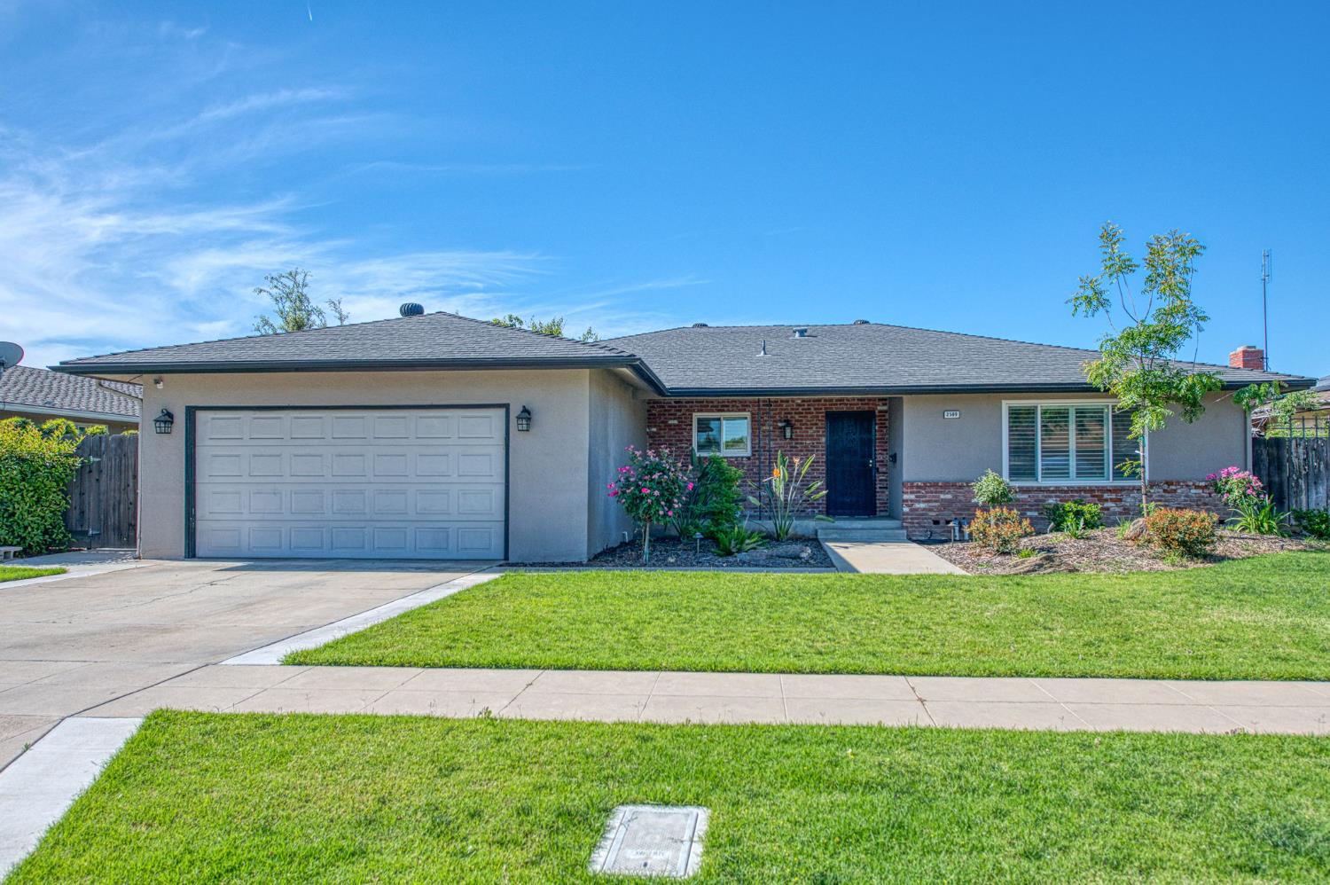 2569 E Los Altos Ave, Fresno, CA 93710
