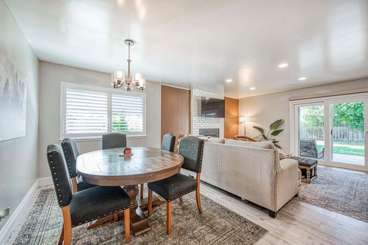 2569 E Los Altos Ave, Fresno, CA 93710