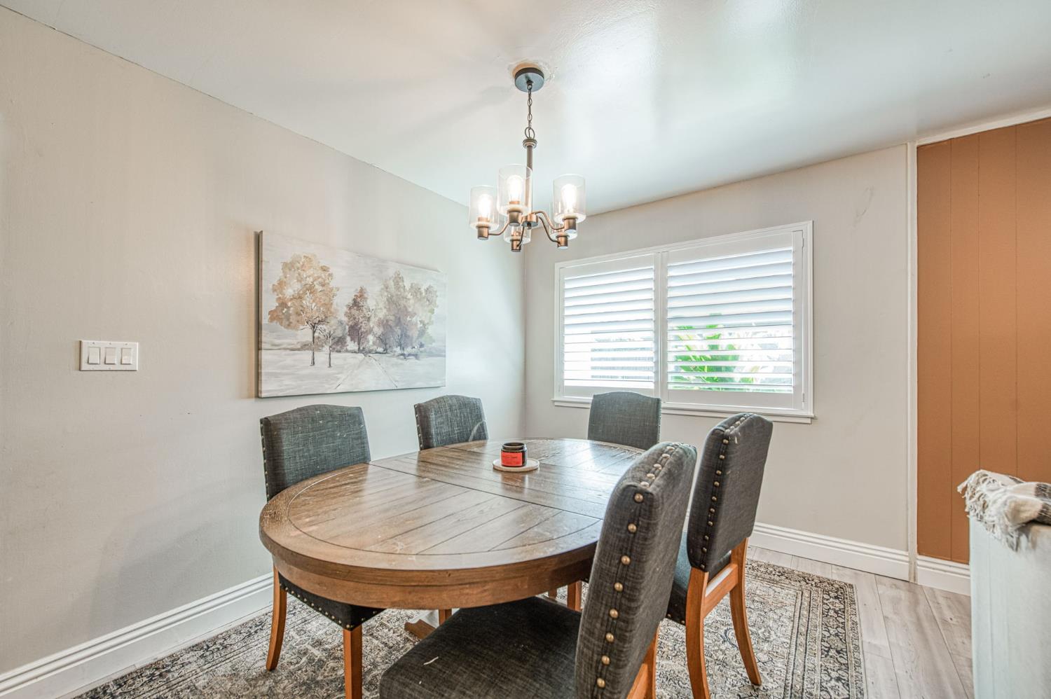 2569 E Los Altos Ave, Fresno, CA 93710