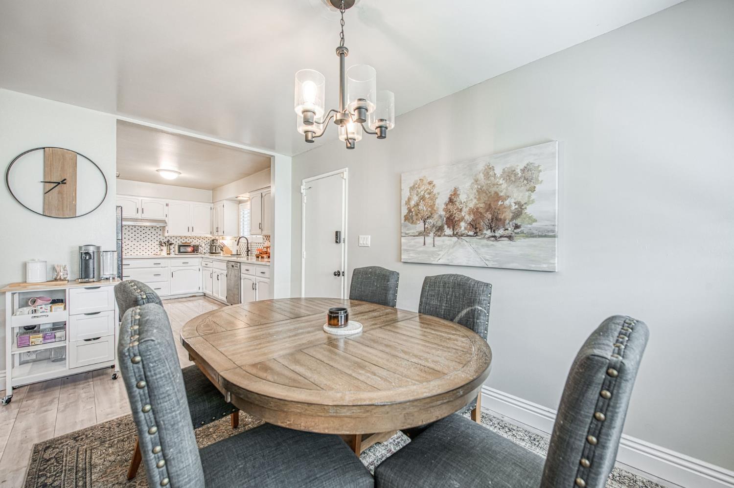 2569 E Los Altos Ave, Fresno, CA 93710