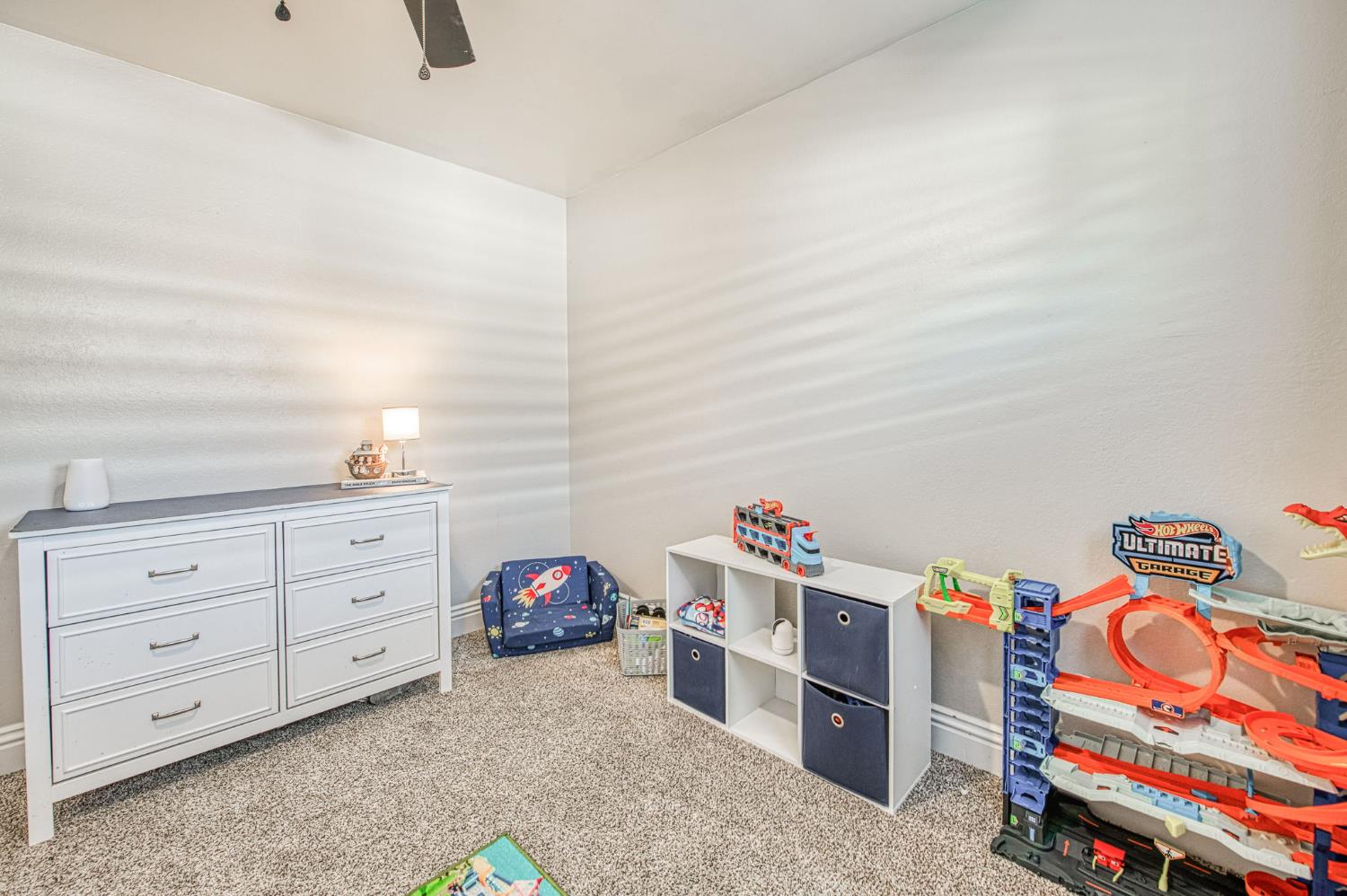 2569 E Los Altos Ave, Fresno, CA 93710