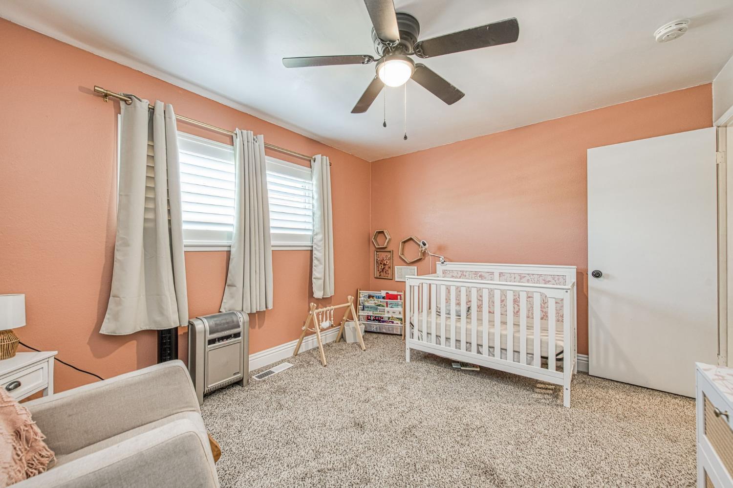 2569 E Los Altos Ave, Fresno, CA 93710