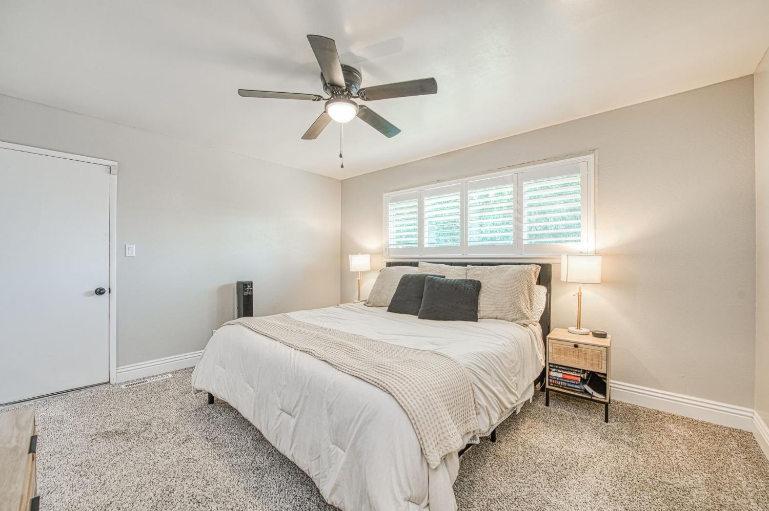 2569 E Los Altos Ave, Fresno, CA 93710