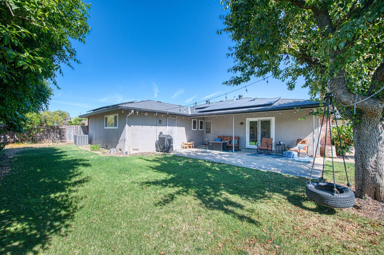 2569 E Los Altos Ave, Fresno, CA 93710