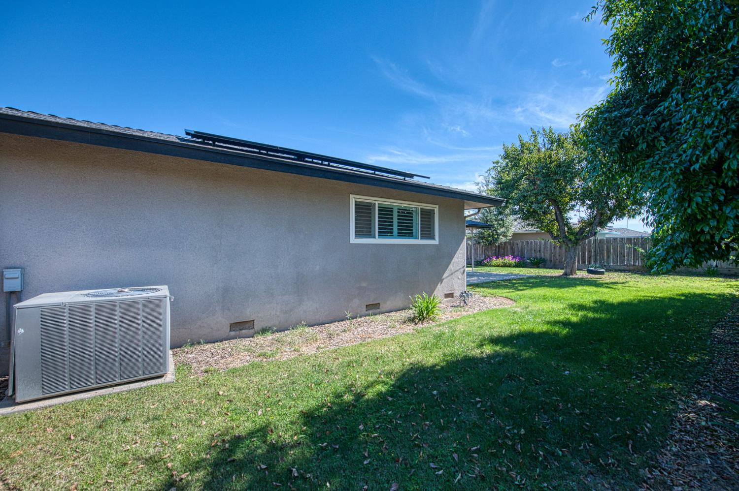 2569 E Los Altos Ave, Fresno, CA 93710