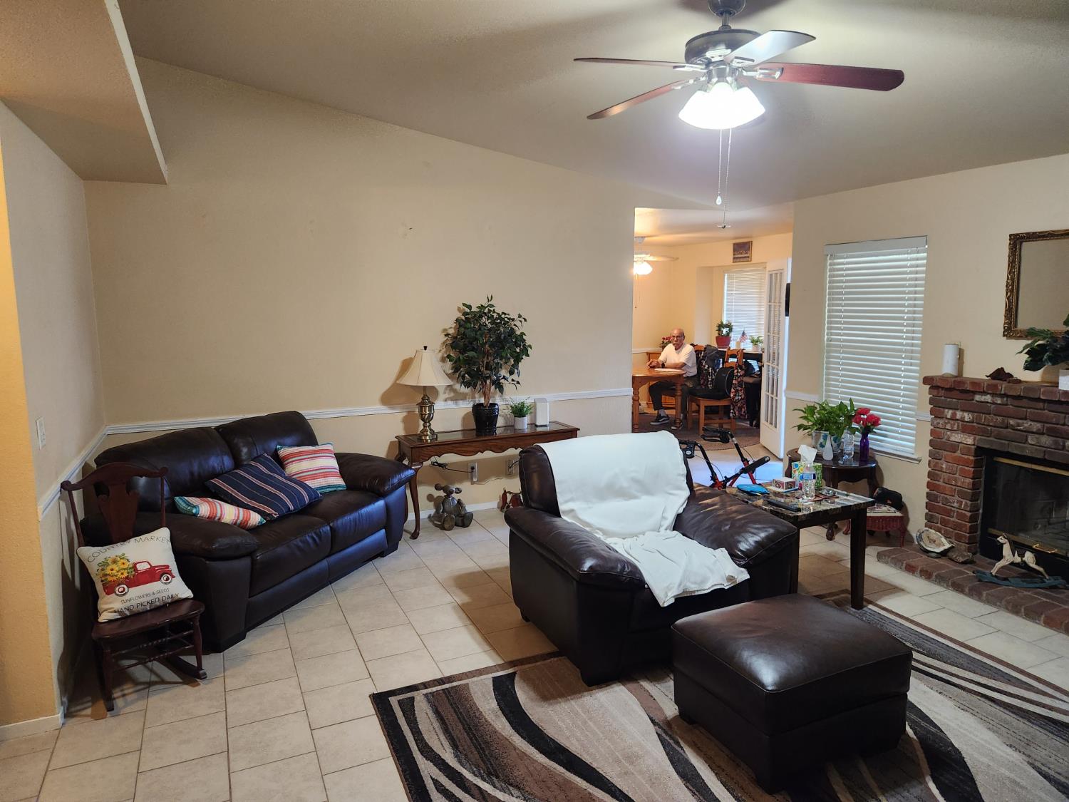 6182 N Tracy Ave, Fresno, CA 93722