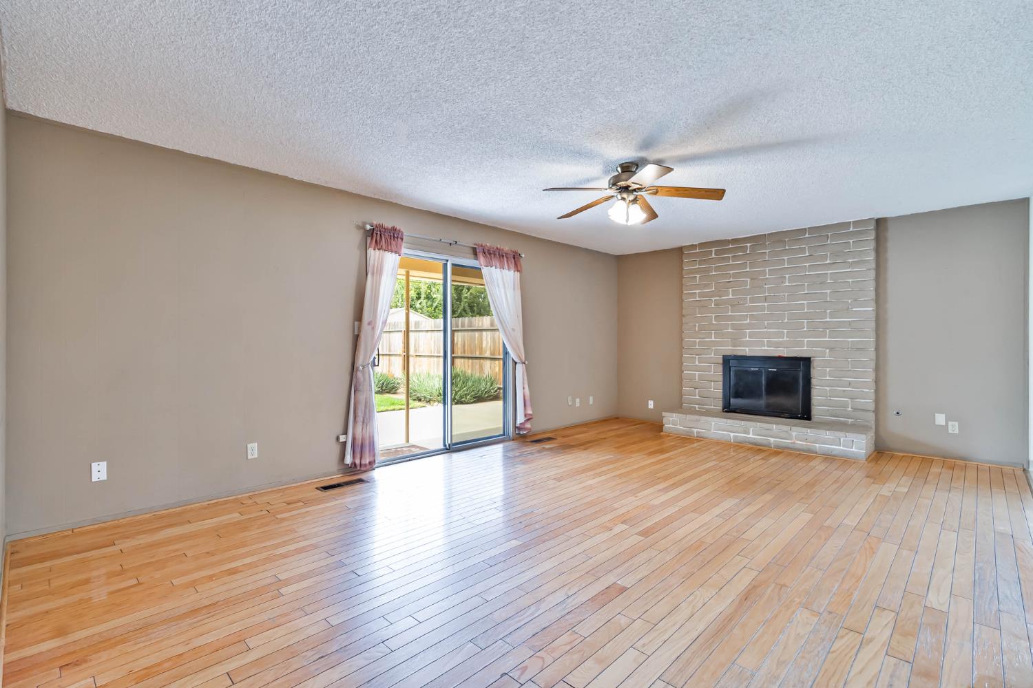 2158 E Palo Alto Ave, Fresno, CA 93710