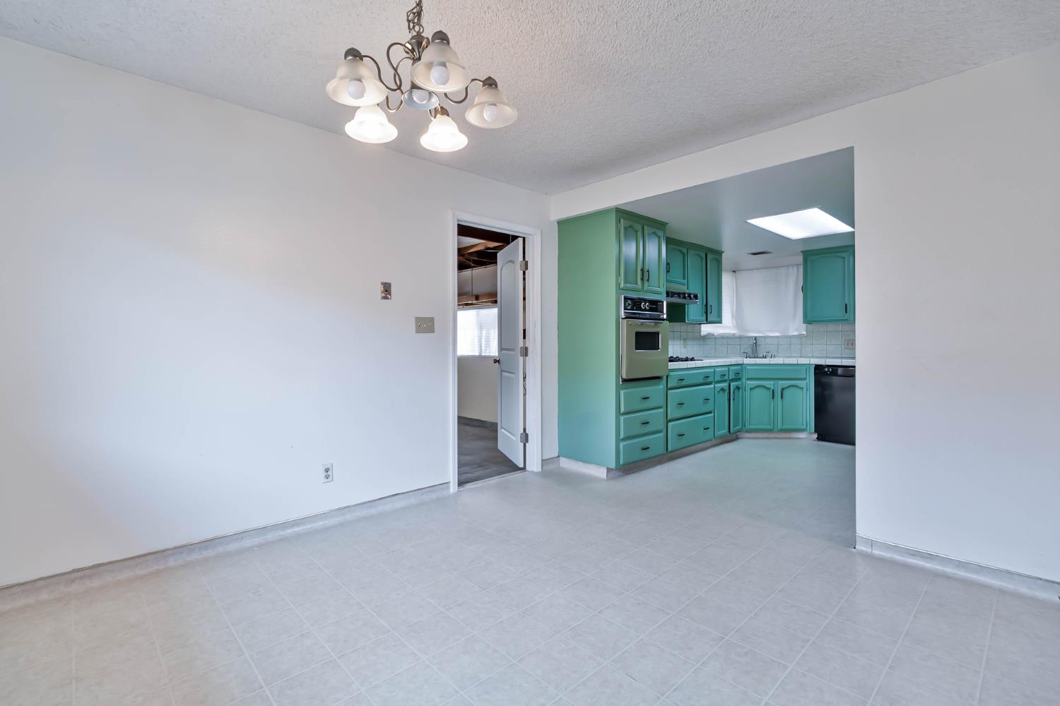 2158 E Palo Alto Ave, Fresno, CA 93710