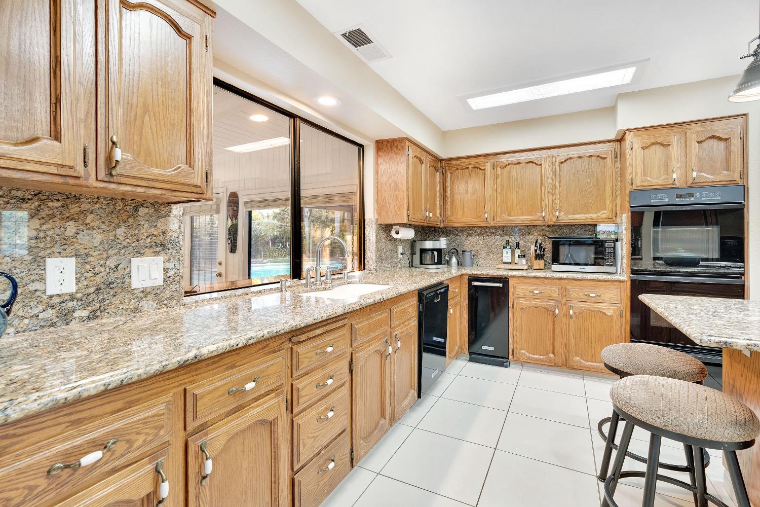 327 E Audubon Dr, Fresno, CA 93720